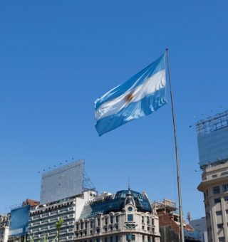 Curso de medicina na Argentina é mais barato? Brasileiros optam por país para economizar