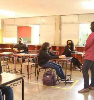 Escolas de MG suspendem retorno as aulas presenciais após casos de COVID-19