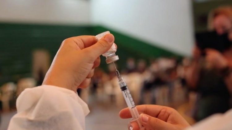 Porto Velho anuncia antecipação de vacina contra COVID-19