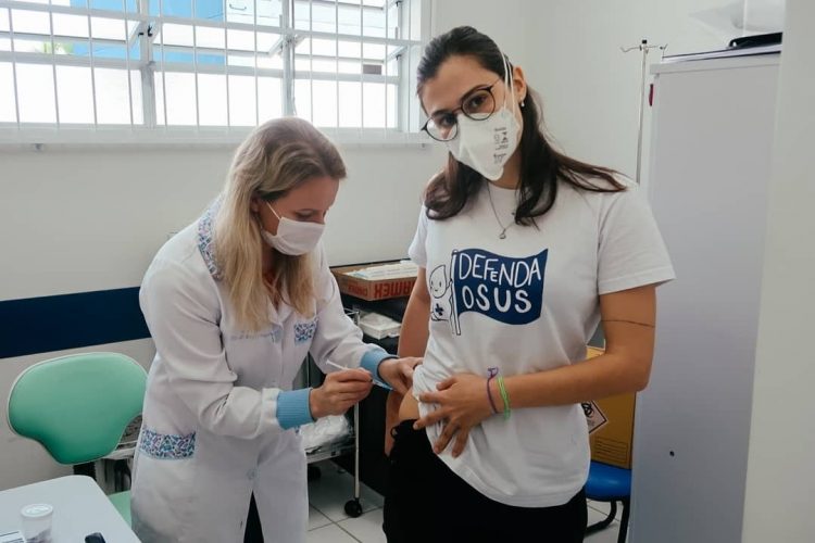 Vacinação em Joinville tem repercussão nacional após aplicação inusitada 