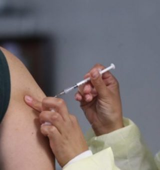 Cronograma de vacinação em adolescentes nas principais capitais do país