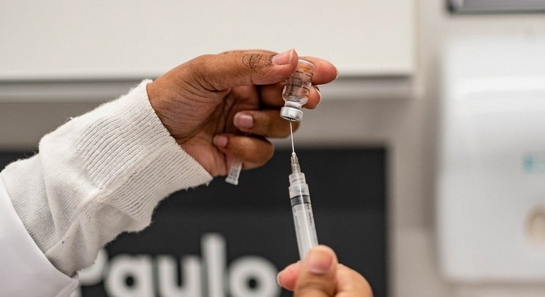 Salvador cadastra público que deseja trocar de imunizante na 2ª dose da vacina (Imagem: R7)