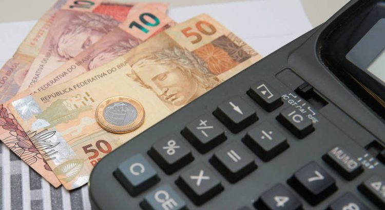 Governo de Pernambuco oferece meio salário mínimo para novos trabalhadores