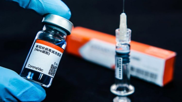 Coronavac não vai ter 3ª dose de vacinação; governo escolhe outra marca 