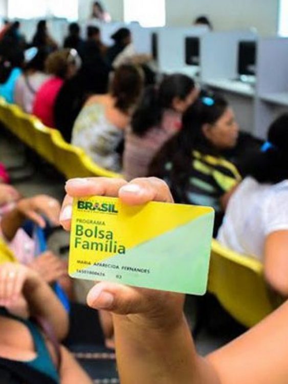 cropped-fila-de-espera-bolsa-familia.jpg