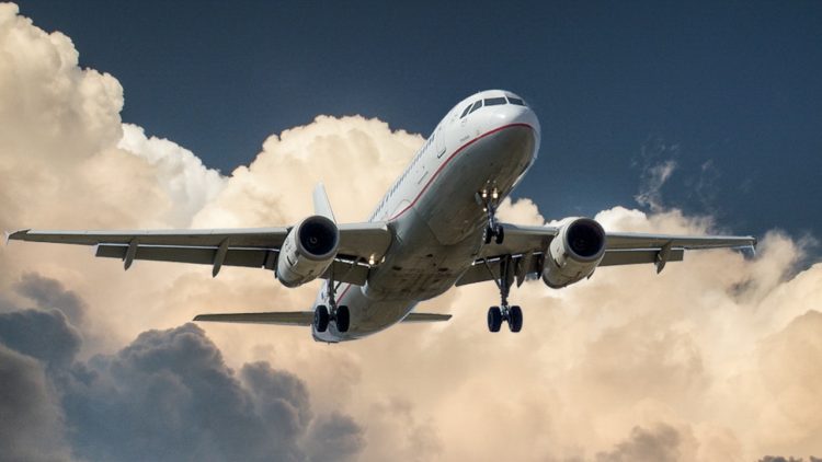 Governo cobra REDUÇÃO no preço das passagens aéreas