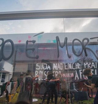 Contra fome, militantes do MST depredam sede do agronegócio e são chamados de terroristas