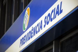 Justiça obriga o INSS a PAGAR R$ 1,54 BILHÃO para os segurados; saiba quem recebe