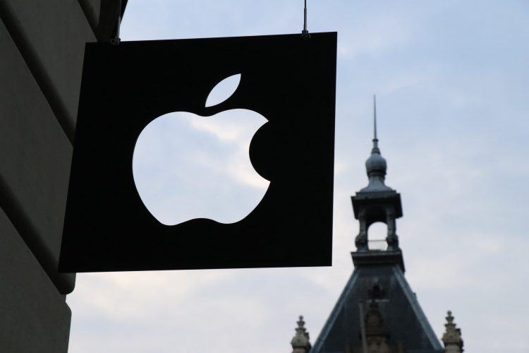 Por que o iPhone e outros produtos da Apple são tão caros no Brasil?