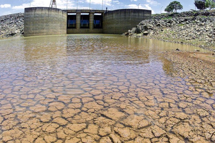 Crise hídrica tem reflexo bilionário no orçamento financeiro dos brasileiros 