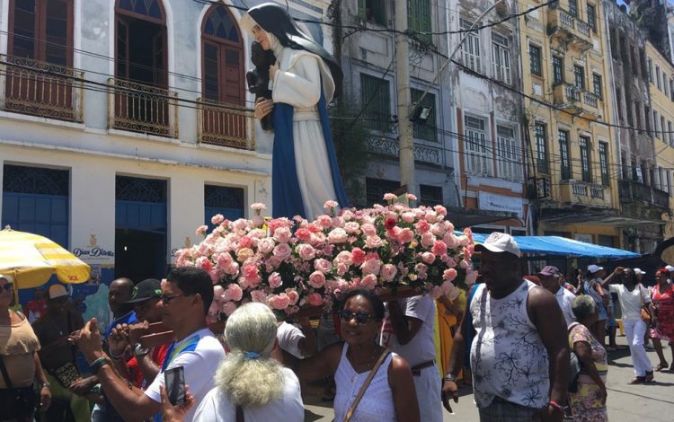 Novo feriado de 'Santa Dulce' é aprovado no Senado; serei obrigado a trabalhar neste dia?