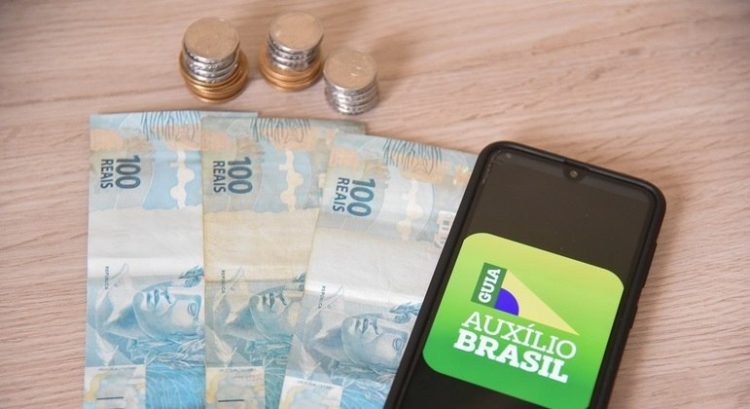 Caixa lança app do Auxílio Brasil e internautas reclamam de falhas no sistema