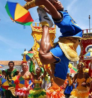 cropped-carnaval-2022-olinda-foto-passarinho-1.jpg