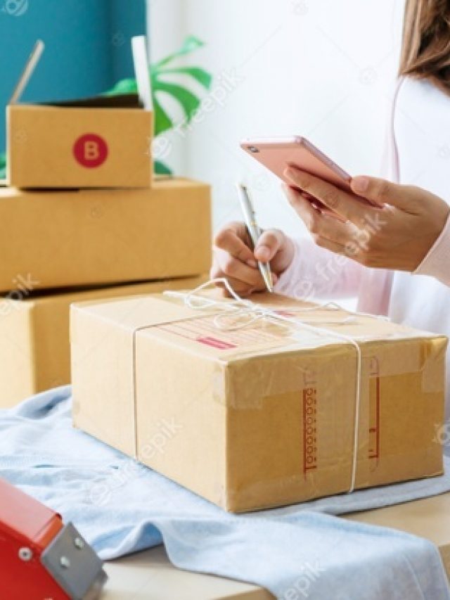 cropped-vendedor-autonomo-prepara-a-caixa-do-produto-para-entrega-ao-cliente_164138-1024.jpg
