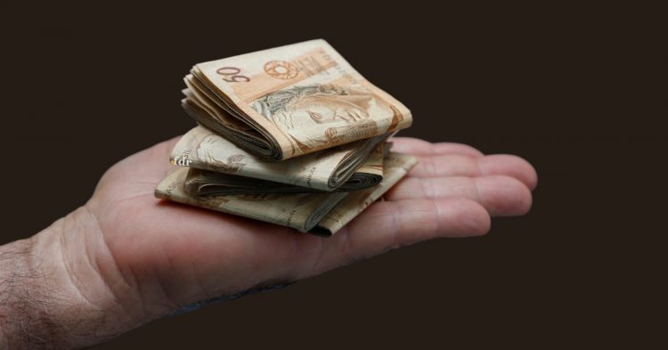 Novo salário mínimo: profissões passarão a receber R$ 1.306 em SP; confira lista
