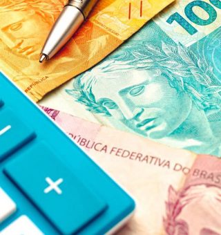 Bolsonaro está impedido de conceder reajuste salarial aos servidores; entenda o porquê