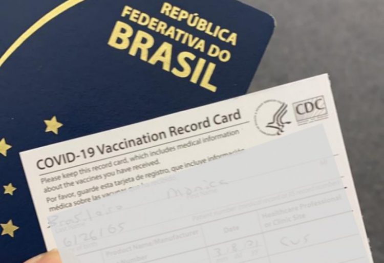 Vai viajar? Saiba como emitir passaporte de vacinação para mostrar no aeroporto