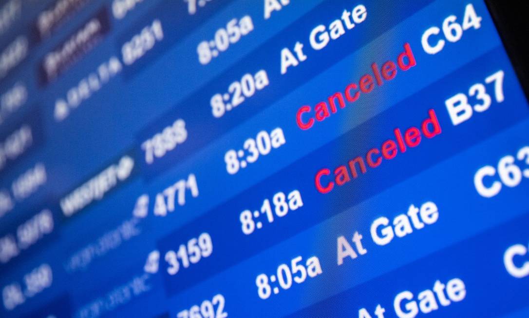 Ômicron: 7 mil voos foram cancelados no Natal pelo mundo; o que fazer nessas horas?