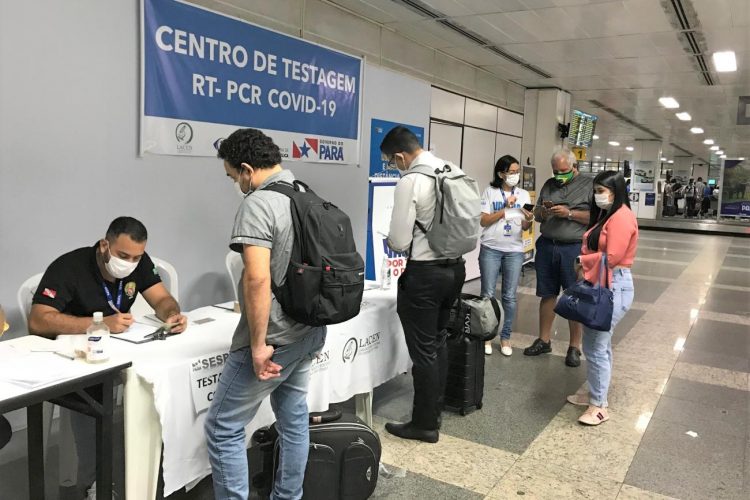 Ministério da Saúde vai lançar postos de vacinação da Covid-19 em aeroportos