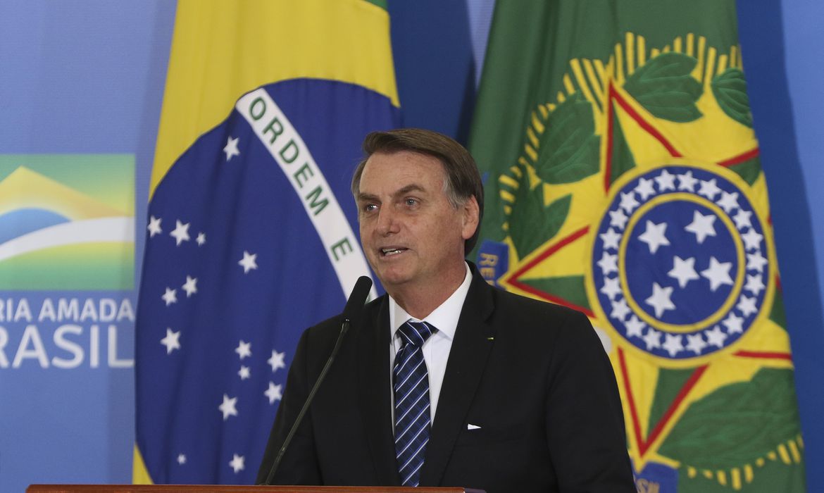 Bolsonaro confirma aumento de R$ 200 no Auxílio Brasil; quando o valor será pago?