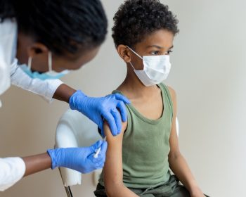 É preciso de recomendação médica para vacinar crianças contra Covid-19?