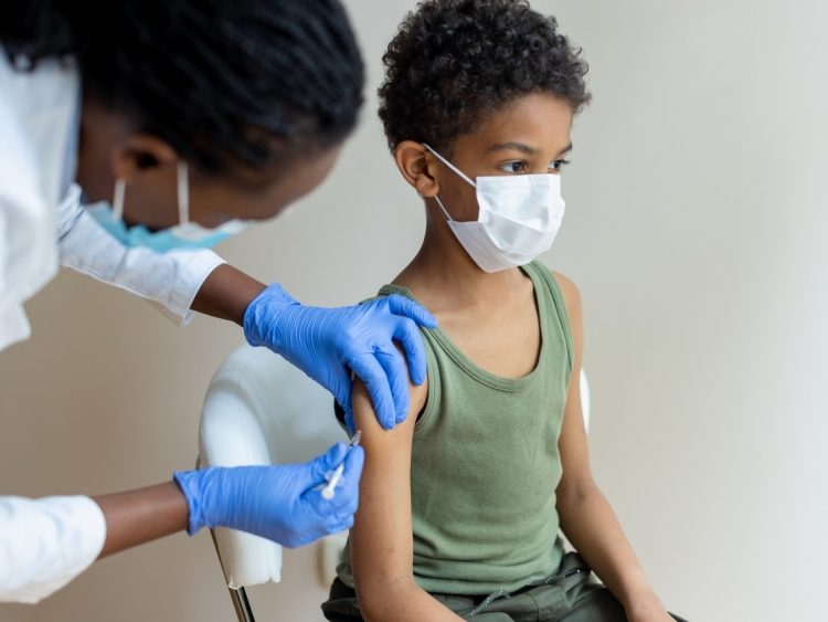 É preciso de recomendação médica para vacinar crianças contra Covid-19?
