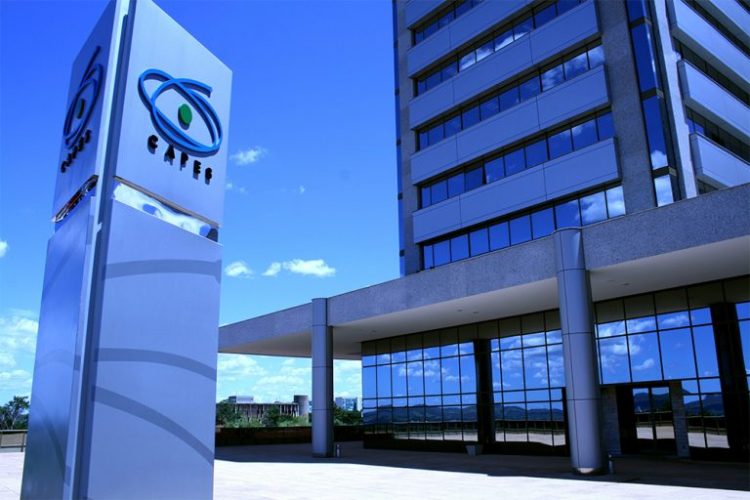 Capes terá aumento de 17% no orçamento; expectativa é de zerar déficit de bolsas