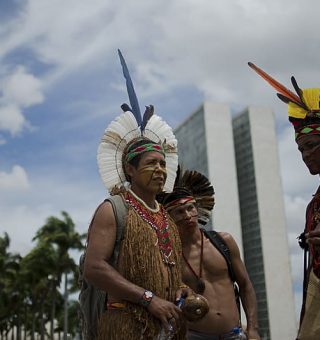 Bolsonaro veta orçamento para indígenas, quilombolas e pesquisas