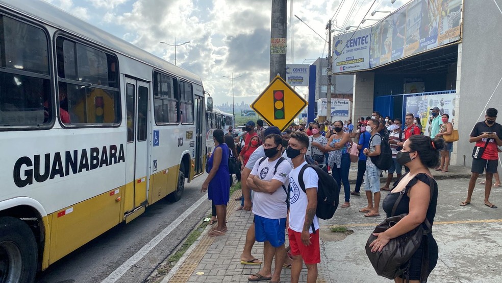 Motoristas de ônibus entram em greve em Natal; confira como fica o transporte