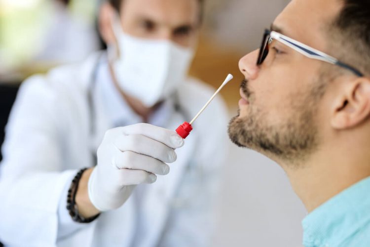 Os planos de saúde cobrem os testes de Covid-19? Saiba regras!