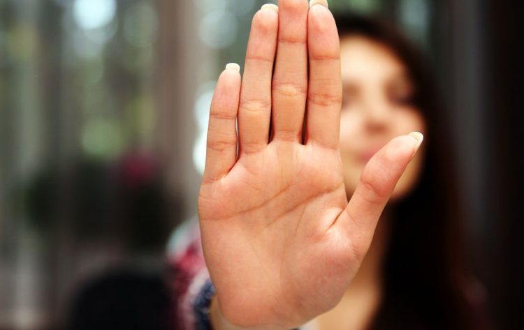 mulheres vítimas de violência doméstica podem receber auxílio financeiro