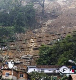 Petrópolis: prefeitura gastou mais com Natal do que com obras para contenção de encostas