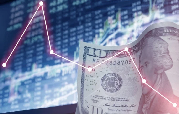 Por que o dólar está caindo tanto?