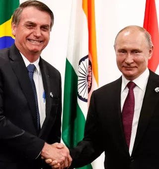 Bolsonaro faz acordo com a Rússia para baratear o valor do diesel