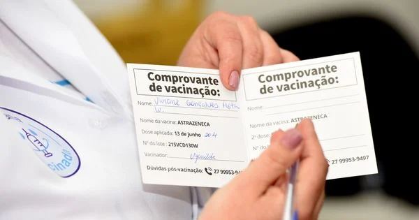 Mais de 70% das universidades federais vão exigir comprovante de vacinação; confira lista