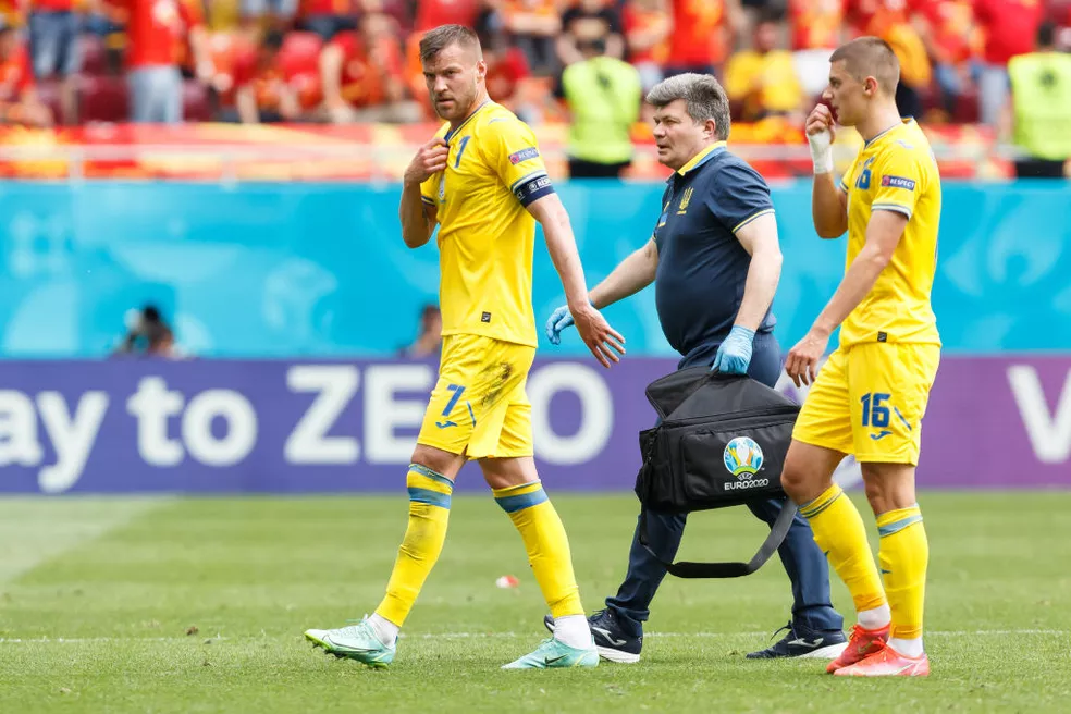 Tensões na Europa: jogadores que atuam em times ucranianos podem pedir rescisão?