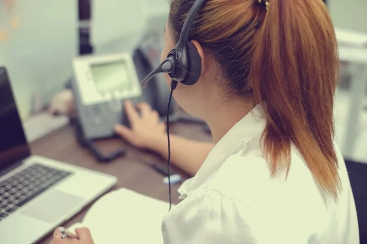 Direitos do consumidor: empresas de telemarketing precisam usar prefixo obrigatório a partir de hoje