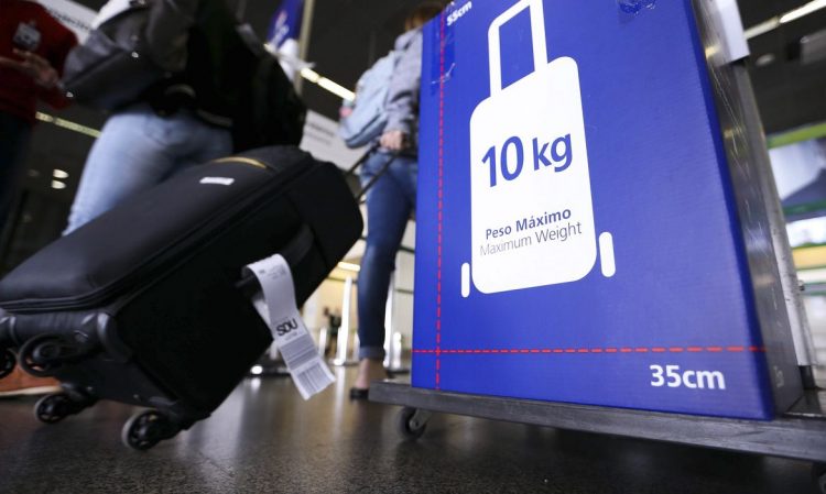 Deputados aprovam despacho de bagagem sem cobrança de taxa extra