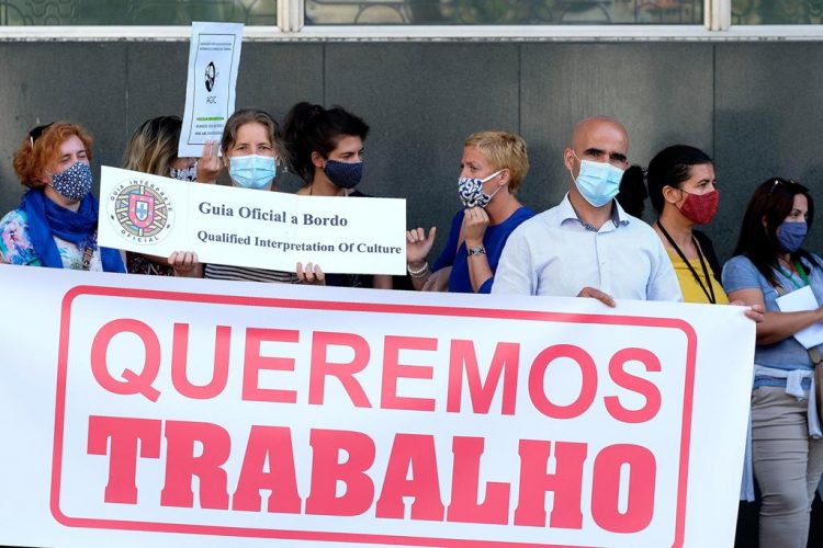 Empregos com carteira assinada voltam a cair no Brasil; veja se há previsão de mudança