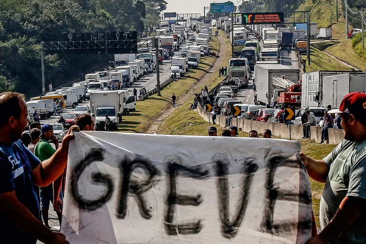 URGENTE: Greve dos caminhoneiros confirmada para dezembro