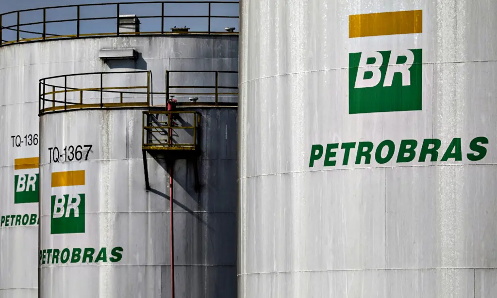 Rendimento da Petrobrás permite o governo aumentar a mensalidade do Auxílio Brasil