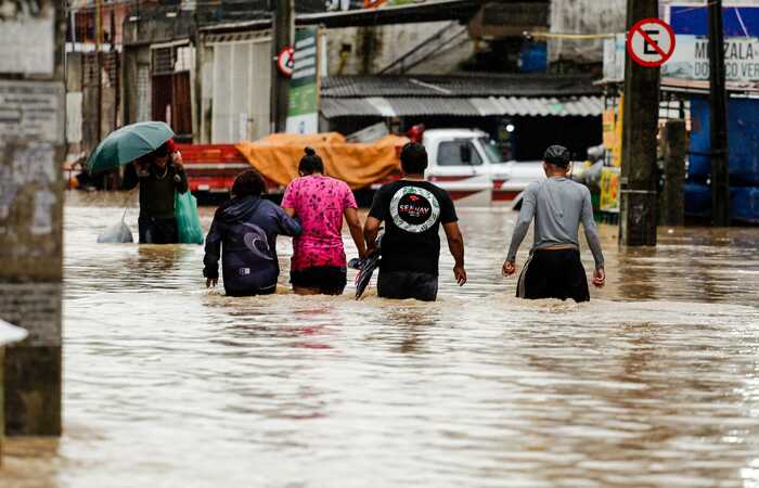 Pernambuco cria auxílio de R$ 2.500 para a população afetada com as chuvas