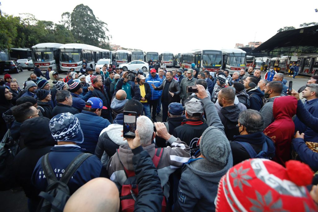 Prefeitura de São Paulo fecha acordo com os motoristas de ônibus para encerrar a greve