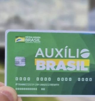 Auxílio Brasil: Governo cria cartão com chip e função de débito; veja como solicitar