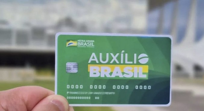 Auxílio Brasil: Governo cria cartão com chip e função de débito; veja como solicitar