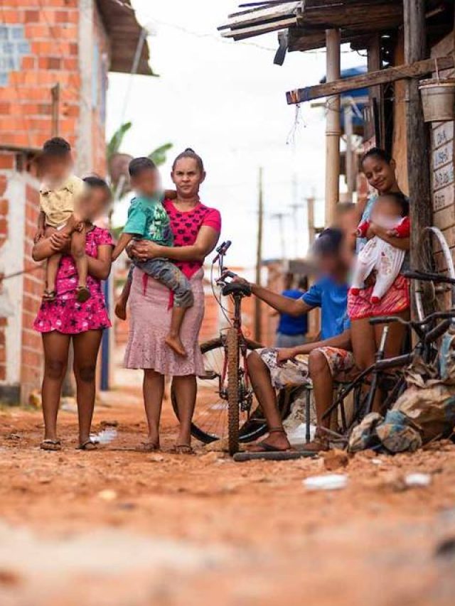 cropped-familia-pobreza-quarentena-10.jpg