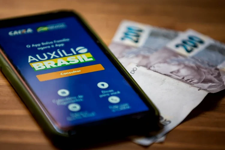 AUXÍLIO BRASIL terá 13º salário? Veja se a promessa eleitoral será cumprida CONSIGNADO pelo AUXÍLIO BRASIL pode ser VETADO; entenda o motivo