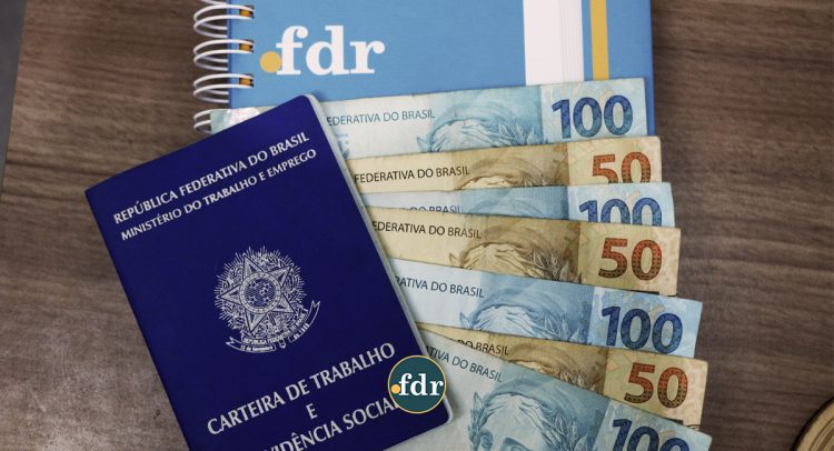 Bolsonaro APROVA LEI que estabelece um PISO SALARIAL de R$ 4.750