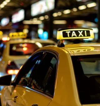 AUXÍLIO de R$ 1 MIL para TAXISTAS tem CALENDÁRIO ANUNCIADO; veja quando COMEÇA o pagamento