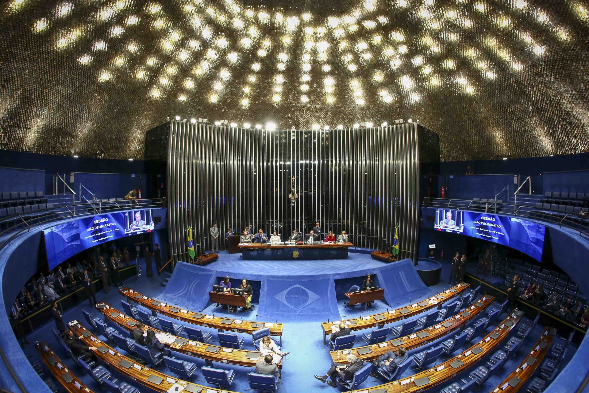 Votação da REFORMA TRIBUTÁRIA é adiada no Senado; entenda os impactos